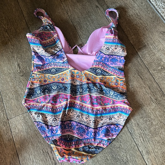 One Piece Swimmie 16/18 - Picture 2 of 5